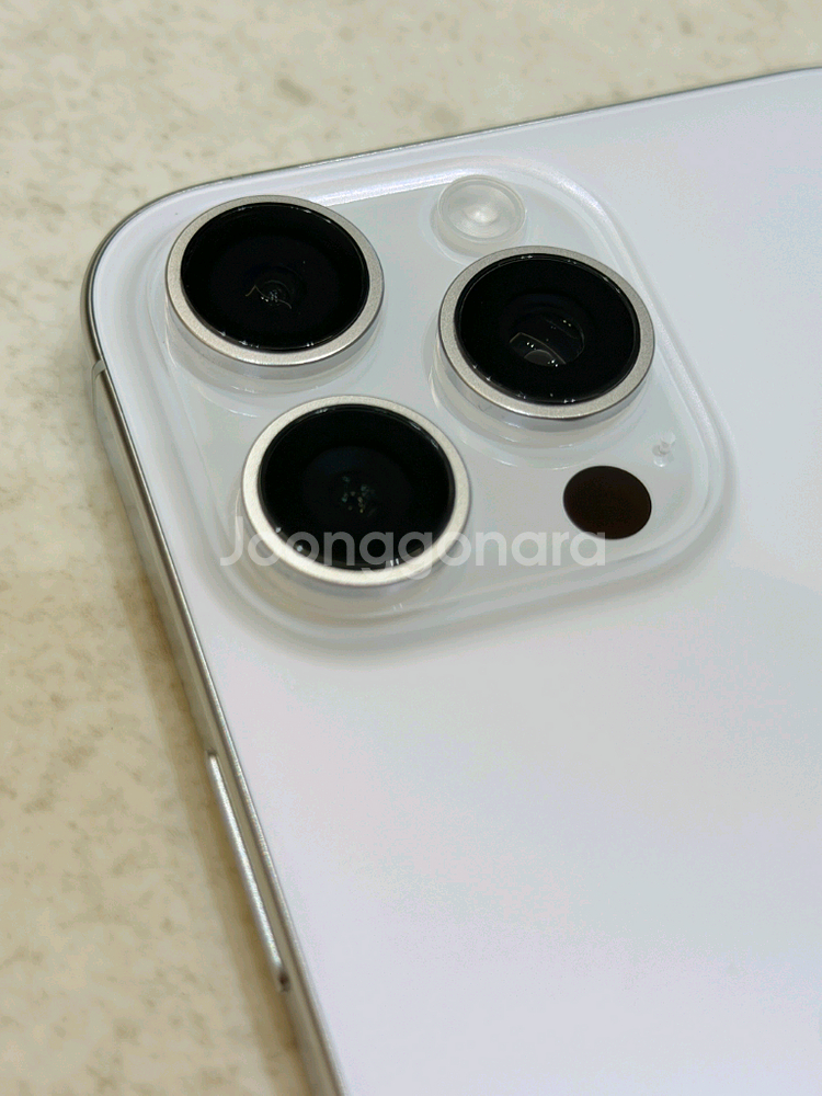 아이폰 16 프로맥스 512gb 화이트 팝니다.--3