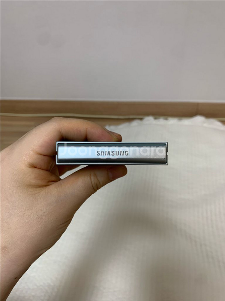 갤럭시z플립6 256 s급 무잔상--4