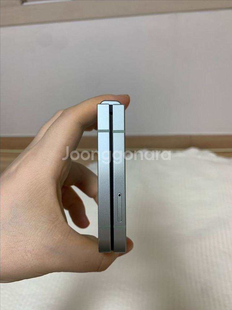 갤럭시z플립6 256 s급 무잔상--3