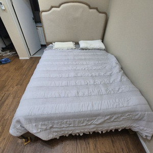 퀸사이즈 우든 (나무) 침대 (프레임+매트리스+침구)