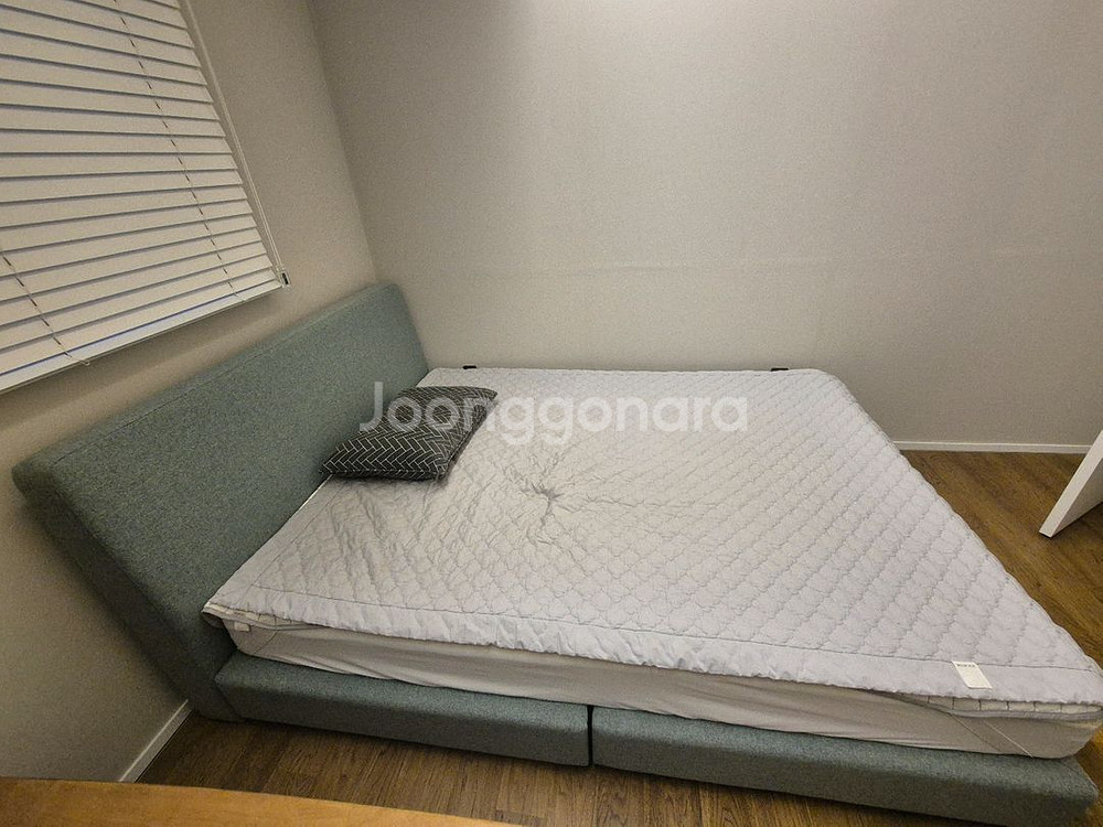 퀸사이즈 침대 (매트리스+프레임+침구)--1