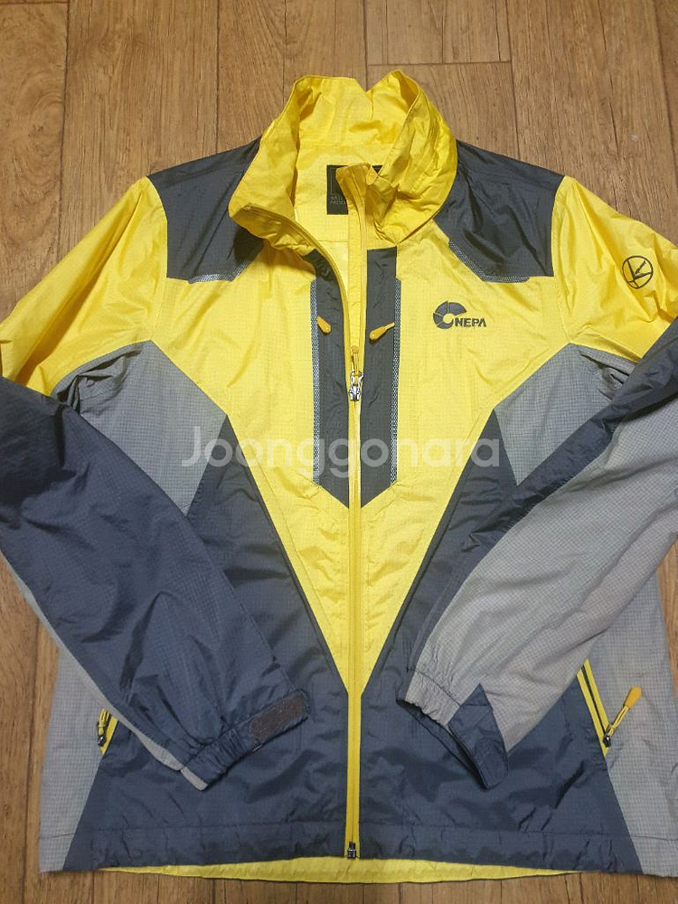 네파 아웃도어 바람막이 95 사이즈입니다--1
