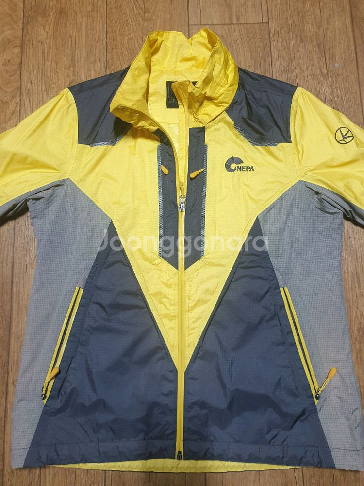 네파 아웃도어 바람막이 95 사이즈입니다--0