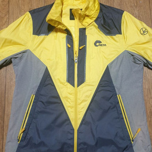 네파 아웃도어 바람막이 95 사이즈입니다