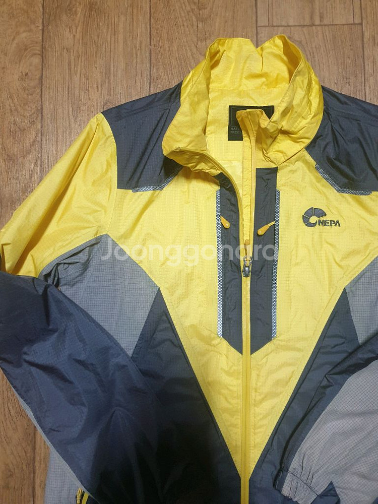 네파 아웃도어 바람막이 95 사이즈입니다--3