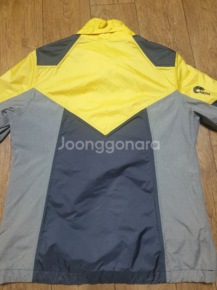 네파 아웃도어 바람막이 95 사이즈입니다--4