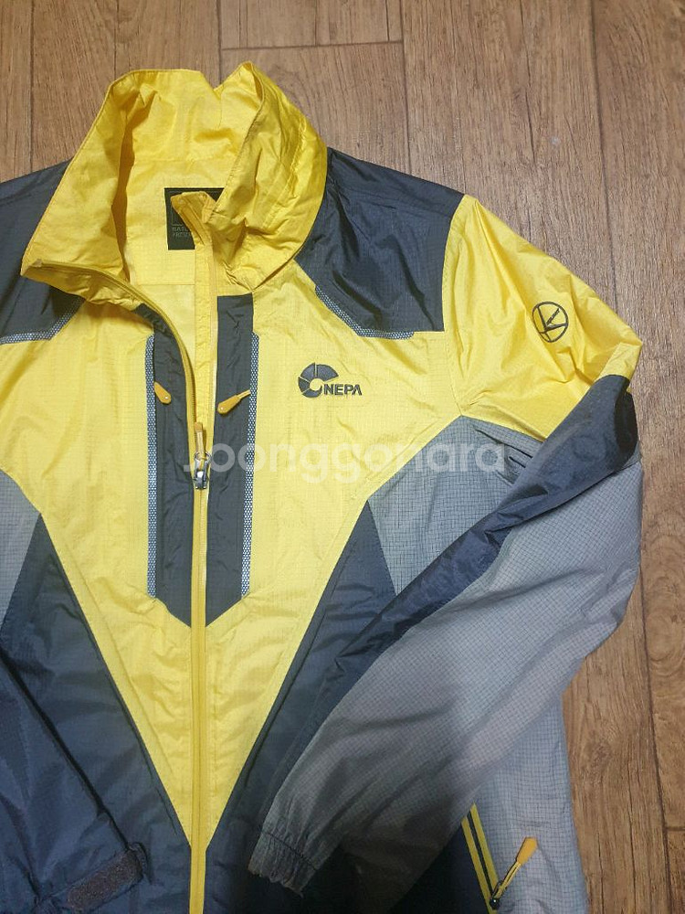 네파 아웃도어 바람막이 95 사이즈입니다--2