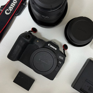 Canon R8 바디와 렌즈 2종