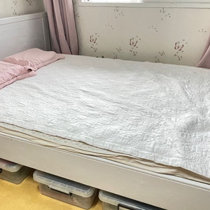 이키아 퀸사이즈 침대