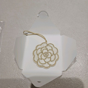 (새상품)샤넬 까멜리아 자수 키 체인