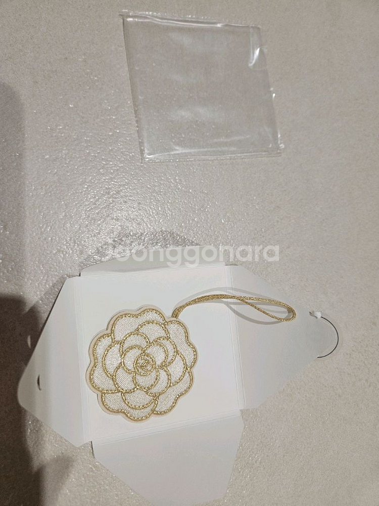 (새상품)샤넬 까멜리아 자수 키 체인--2