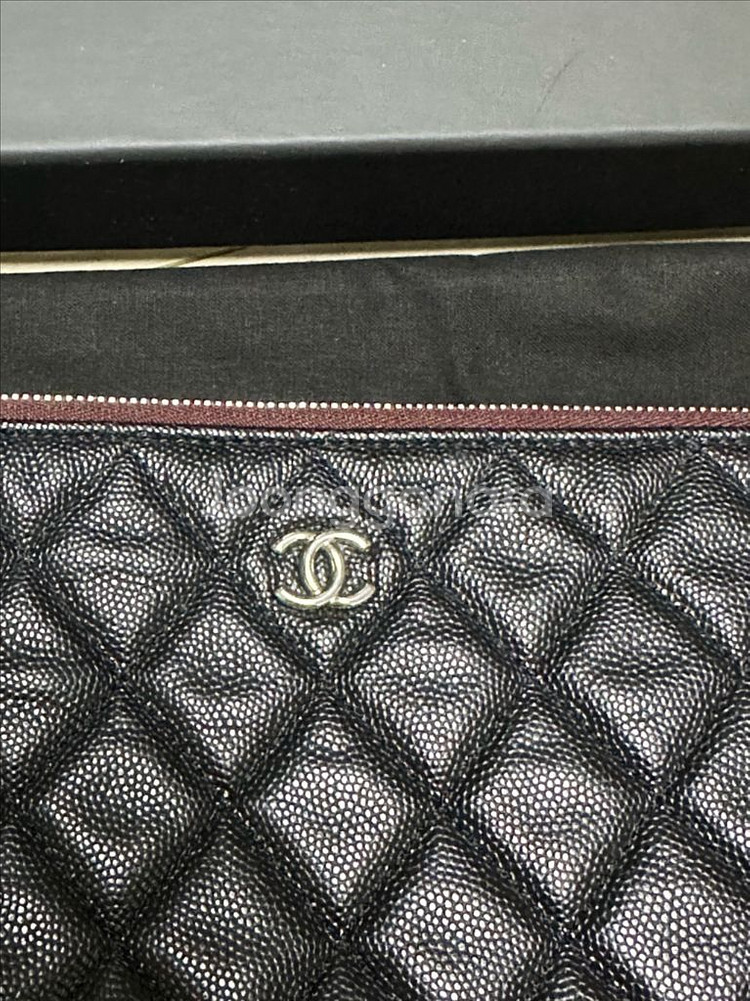 샤넬 클래식 미디움 클러치 은장--1