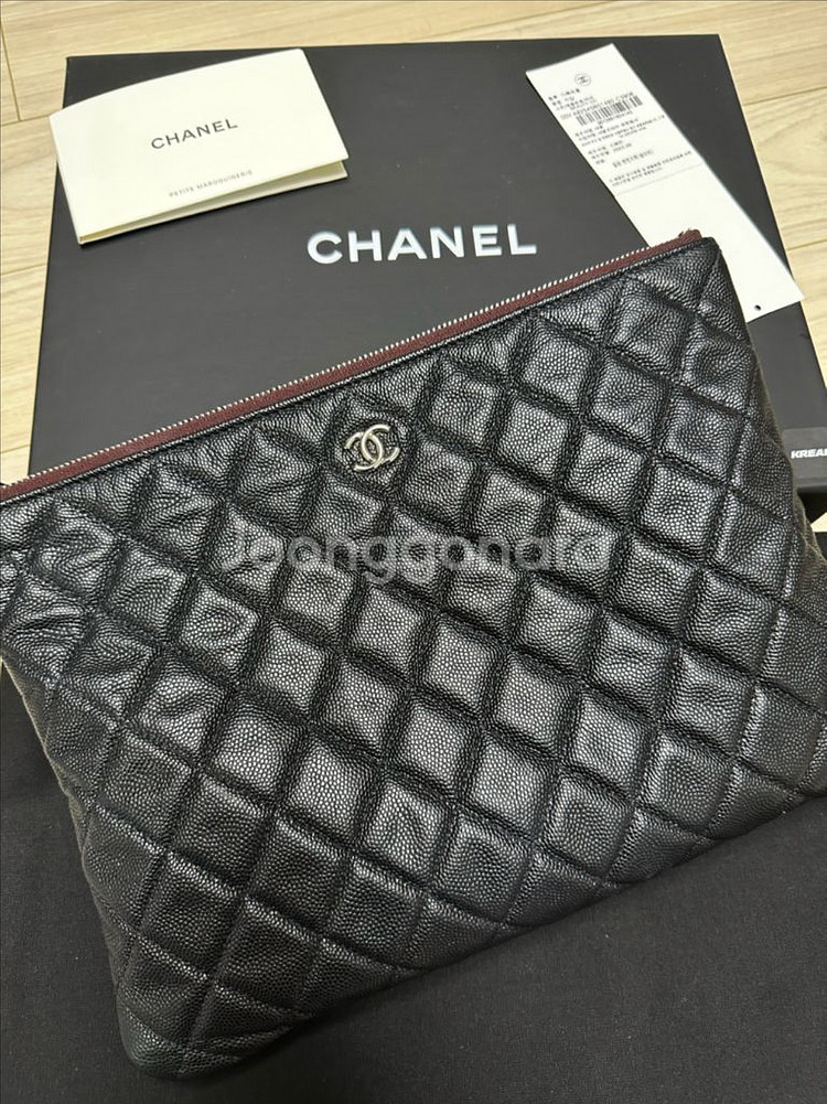 샤넬 클래식 미디움 클러치 은장--3