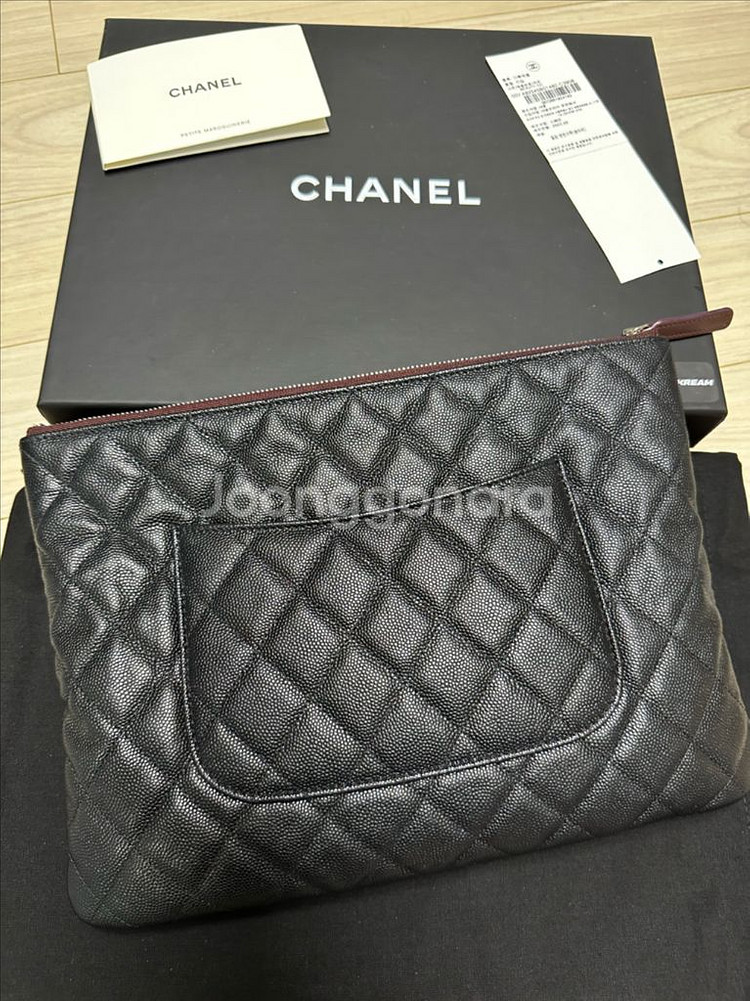 샤넬 클래식 미디움 클러치 은장--2