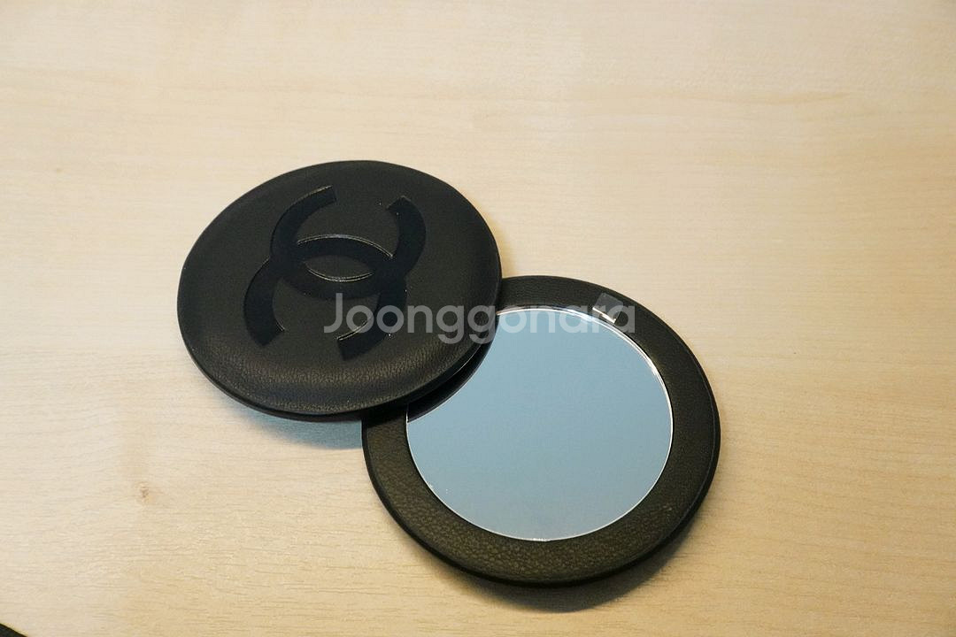 샤넬뷰티 VIP 가죽 양면거울--0