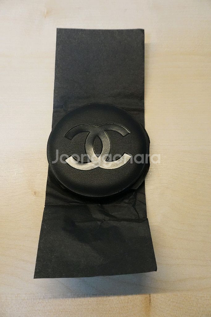 샤넬뷰티 VIP 가죽 양면거울--5