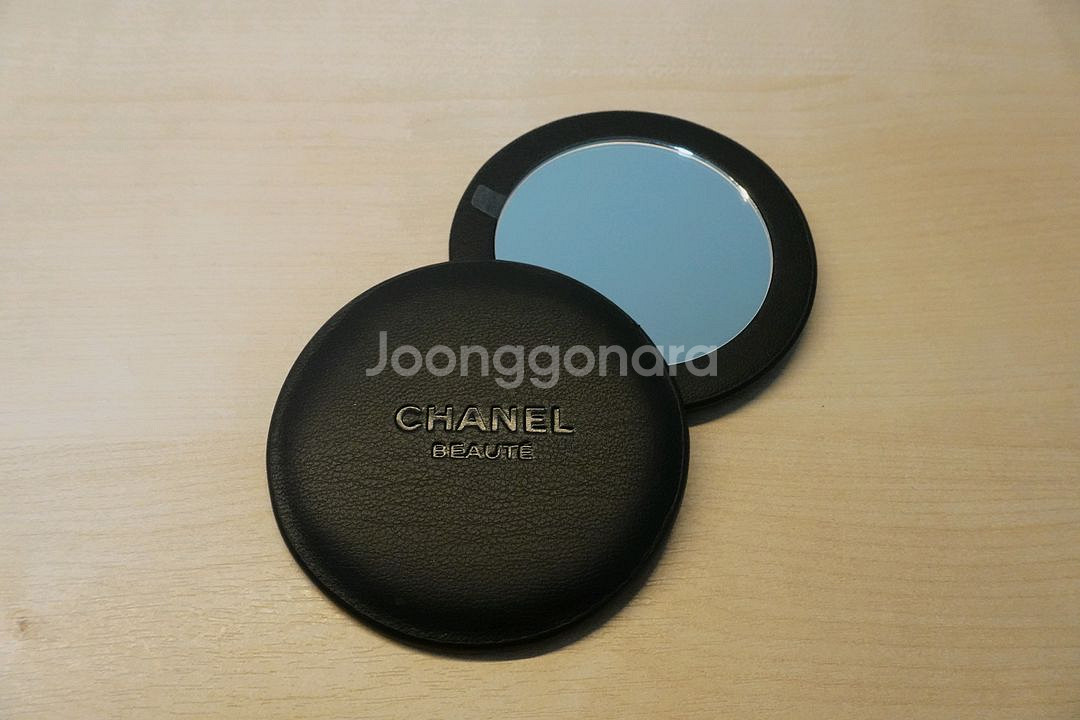 샤넬뷰티 VIP 가죽 양면거울--1