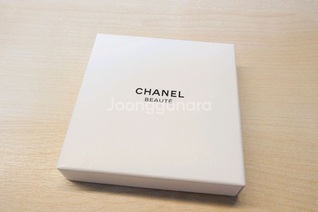 샤넬뷰티 VIP 가죽 양면거울--6