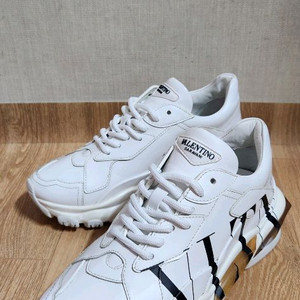 (225~230)일회사용 발렌티노 VLTN 스니커즈