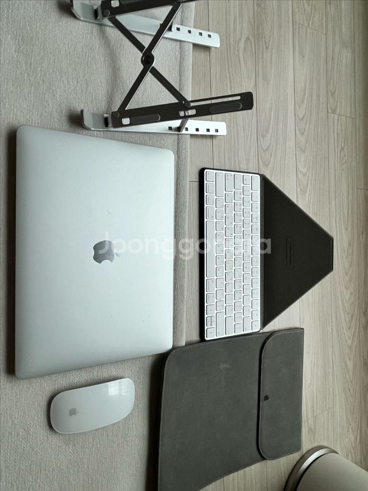 맥북에어M1 판매합니다.(키보드,마우스 포함)--1