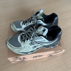 아식스 UB1-S 젤카야노 14 피드몬트 그레이 270