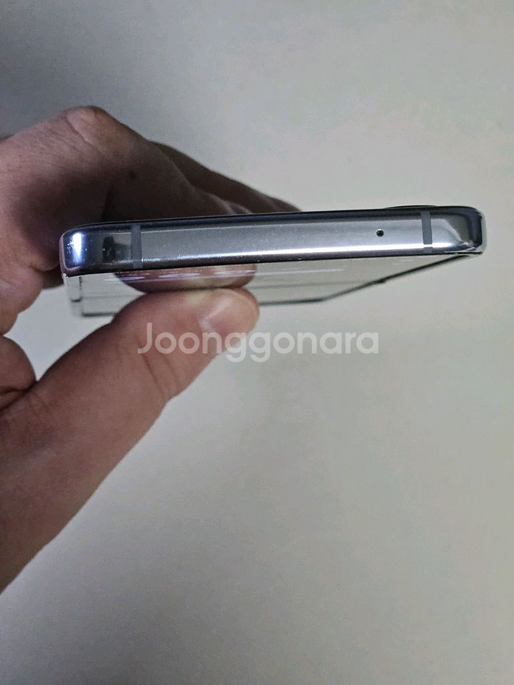 갤럭시 Z 플립4 고장폰 부품용 팝니다--3