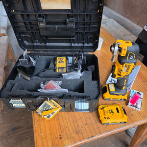 디월트 멀티컷터 dcs355