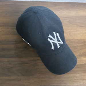 MOMA 뉴에라 볼 캡