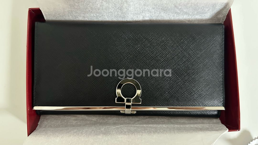 새제품) 페레가모 간치니 장지갑--0