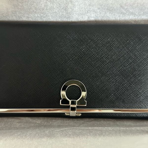 새제품) 페레가모 간치니 장지갑