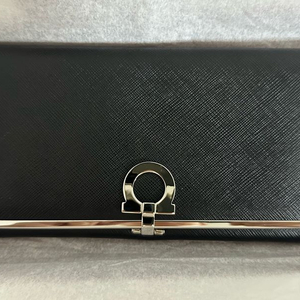 새제품) 페레가모 간치니 장지갑