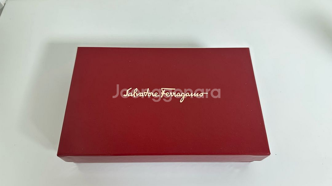 새제품) 페레가모 간치니 장지갑--5