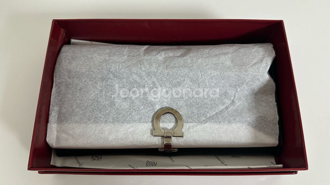 새제품) 페레가모 간치니 장지갑--4