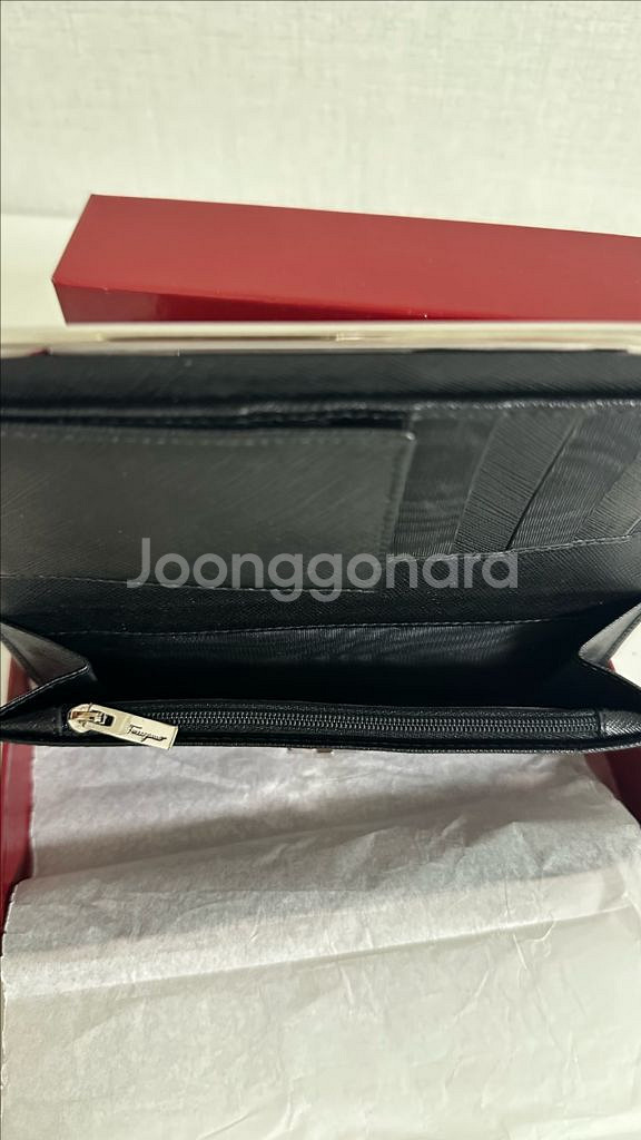 새제품) 페레가모 간치니 장지갑--2