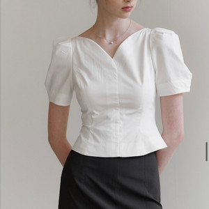플로움 Emma Blouse 엠마 블라우스 화이트퍼프정