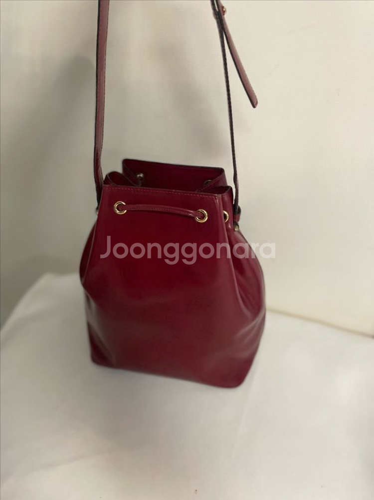Cartier(까르띠에) 버건디 가방 버킷백입니다--6
