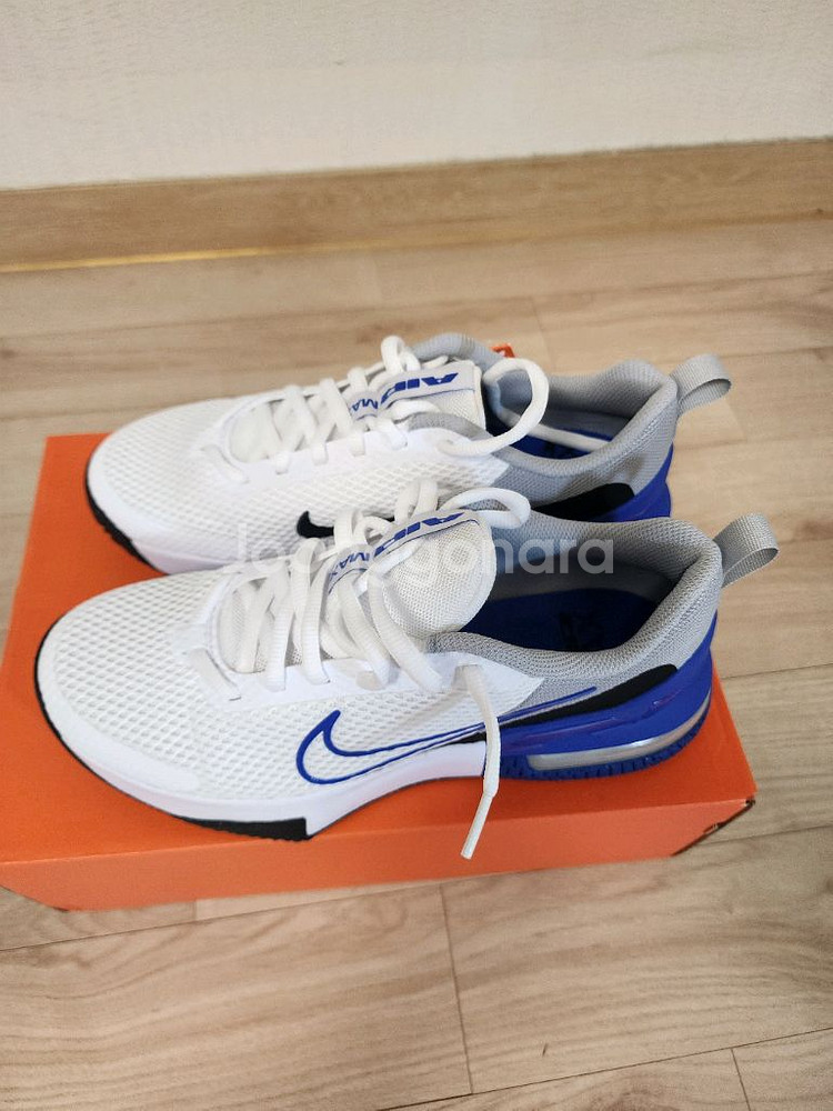 (새상품)나이키 에어맥스 러닝화 알파 260사이즈--1