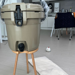 워터저그 + 받침대 팝니다