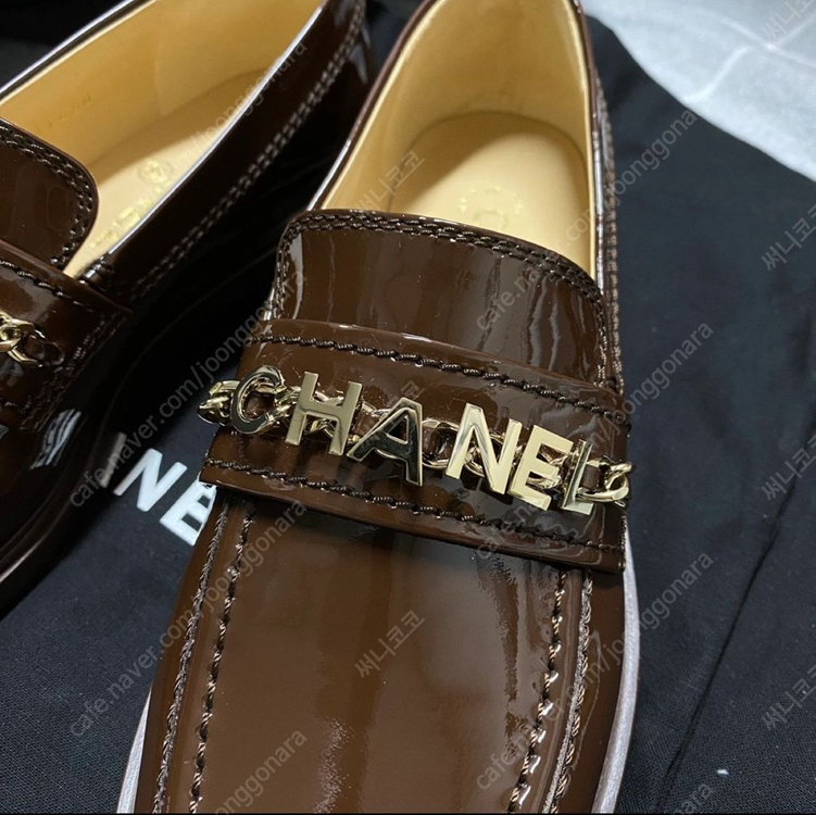 샤넬 레터링 브라운 제니 로퍼 37사이즈--1