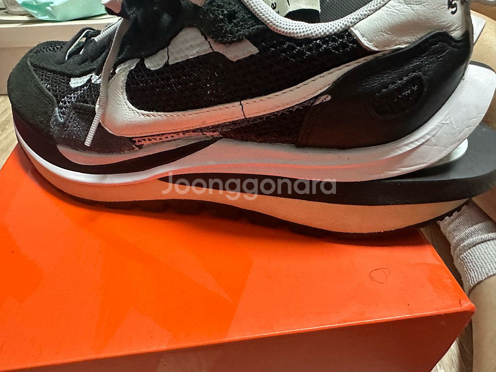 [255] 나이키 x 사카이 베이퍼와플 블랙 화이트--3