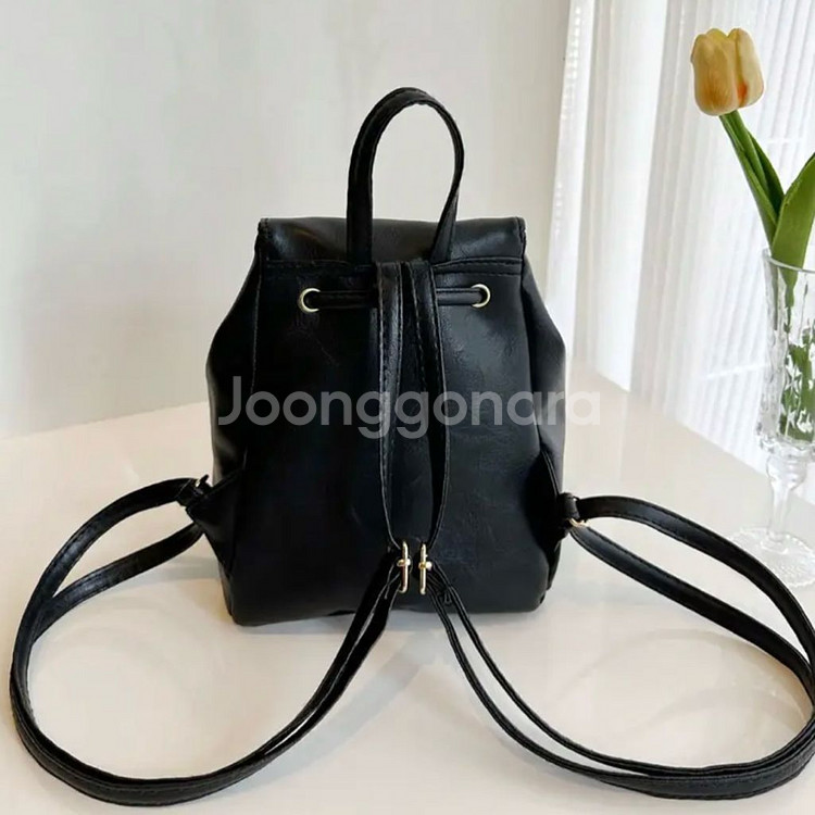 (새상품) 가죽 블랙 드로우스트링 미니 백팩--1