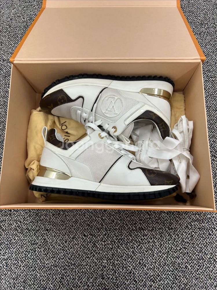 루이비통 런어웨이 스니커즈 38.5--0