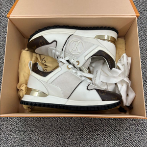 루이비통 런어웨이 스니커즈 38.5