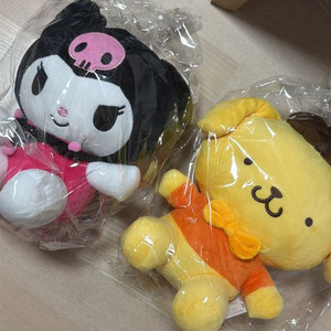 쿠로미 폼폼푸린 산리오 정품 중형 인형 새것팝니다