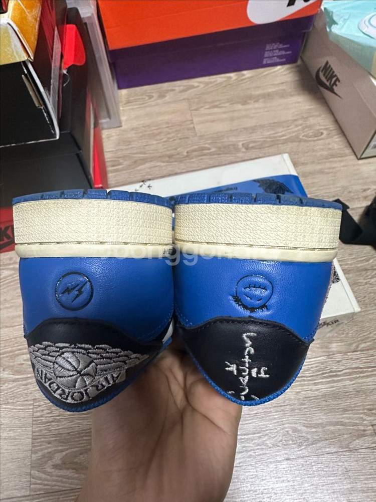 [255] 조던 1x 트래비스 스캇 x 프라그먼트--2