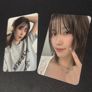 아이유 전시회 포카 이미지