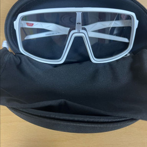 오클리선글라스변색렌즈 9406모델 팝니다