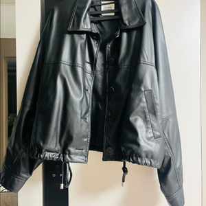 톰보이스튜디오 가죽 점퍼