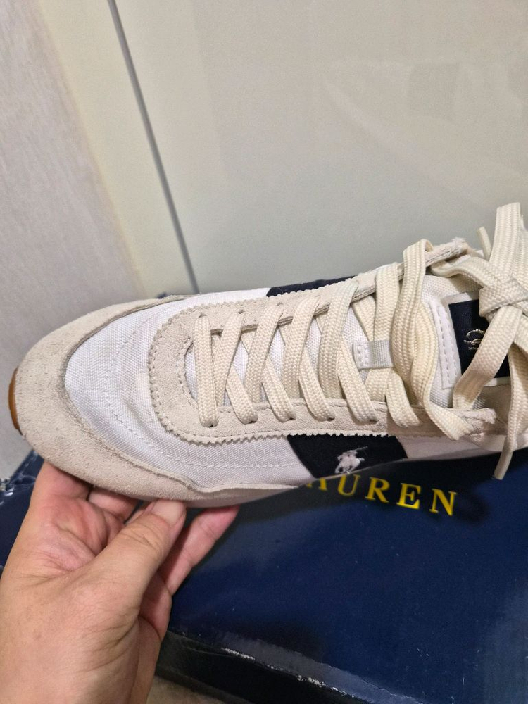 폴로 스니커즈 eu42 270 이미지