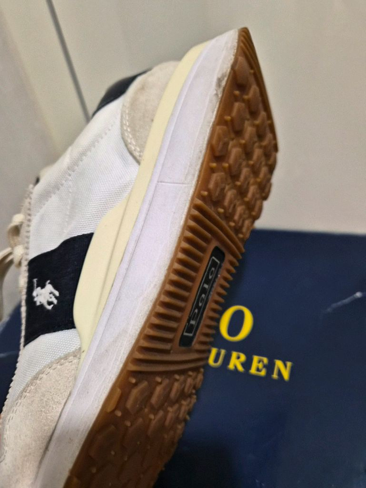 폴로 스니커즈 eu42 270 이미지